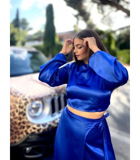 Maglia in raso con  apertura sul retro